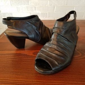 Bare Traps Sinclair sling back black leather